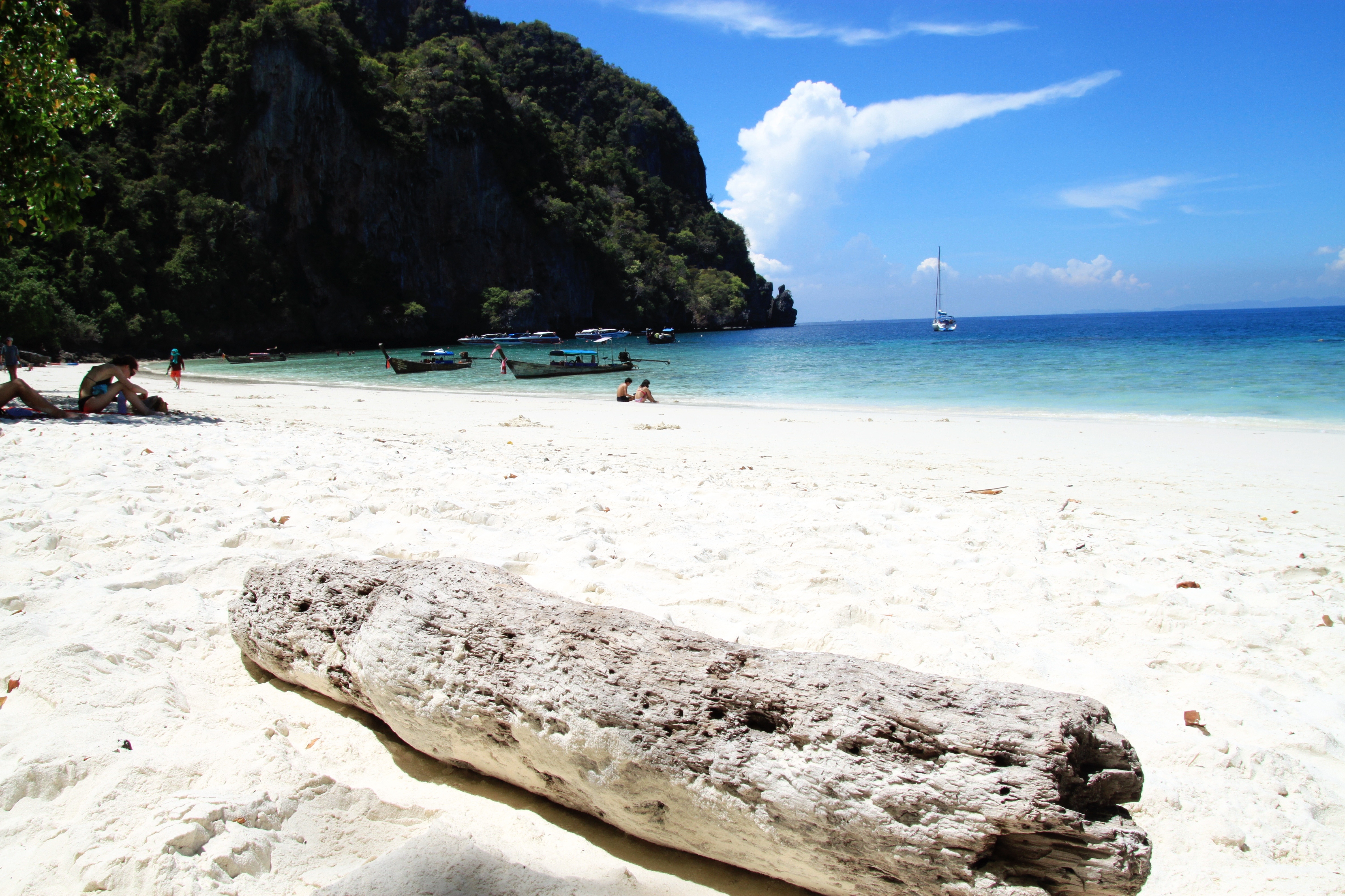 Mokey Beach Koh Phi Phi - panoramio