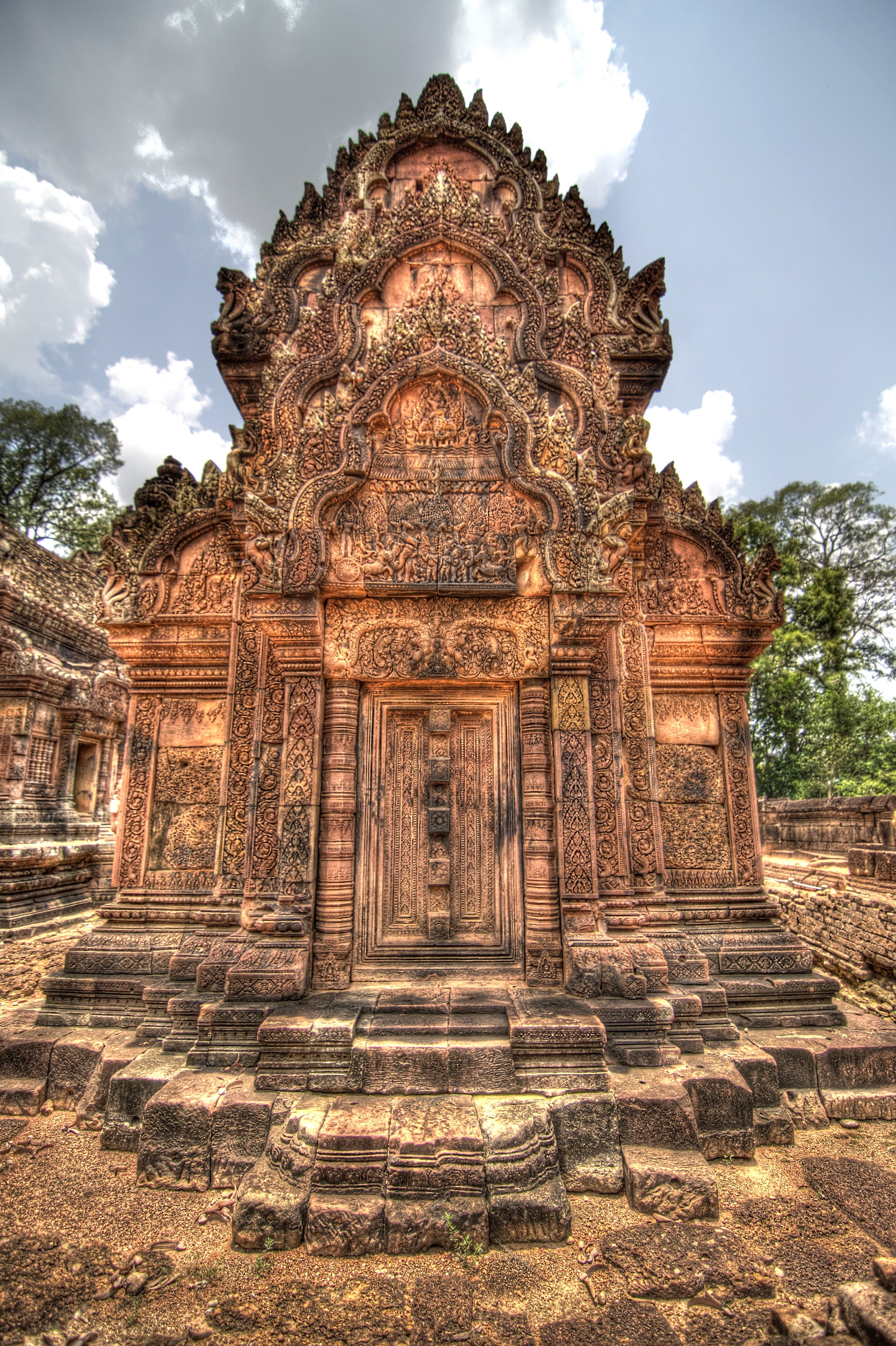 temples 4k - 2727x4096 (3).jpg